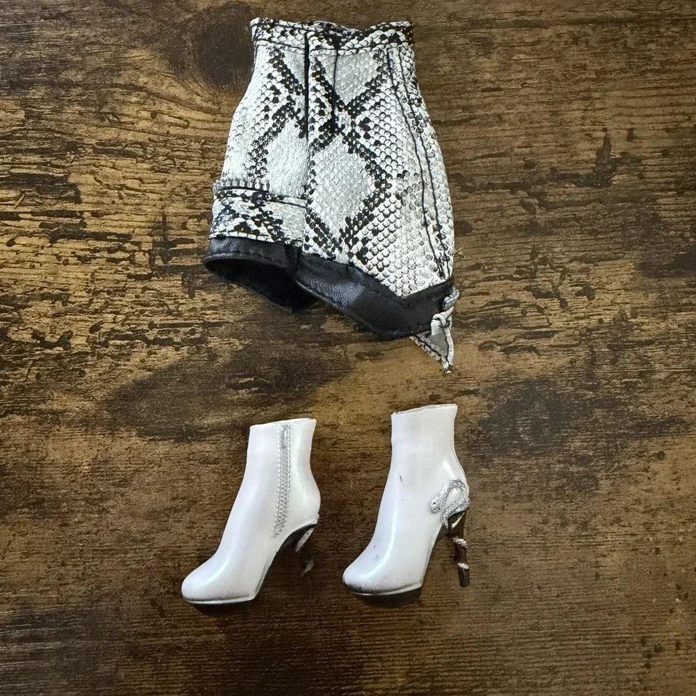 Rainbow Shadow High Heather Grayson Snakeskin Outfit Skirt Heel Boots